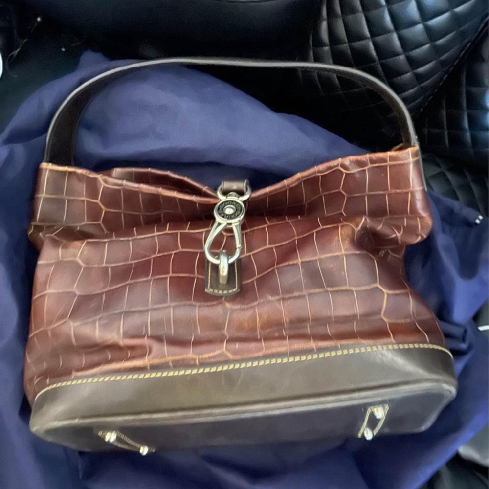 Used twice comes with dust bag . Brown croc style